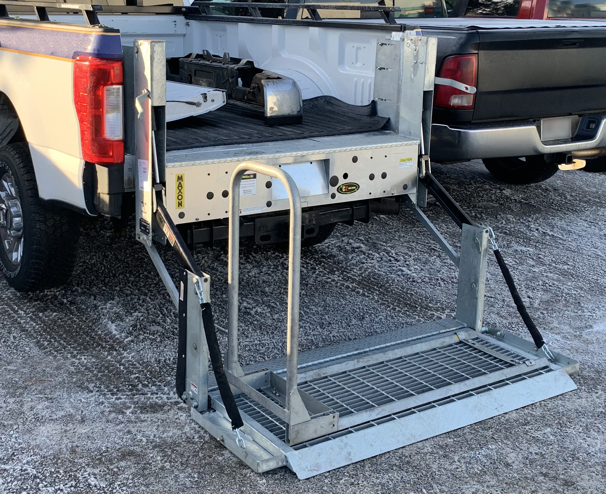 
                                                        MAXON Me2 Liftgate                          